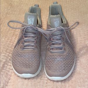 Nike Renew Rival woman’s running shoes